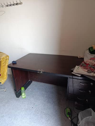 Large table Pc Or Ofice key lye