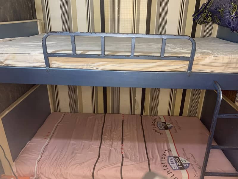 BED/SET/AVAILABLE/SLIGHTLY USED/ 2