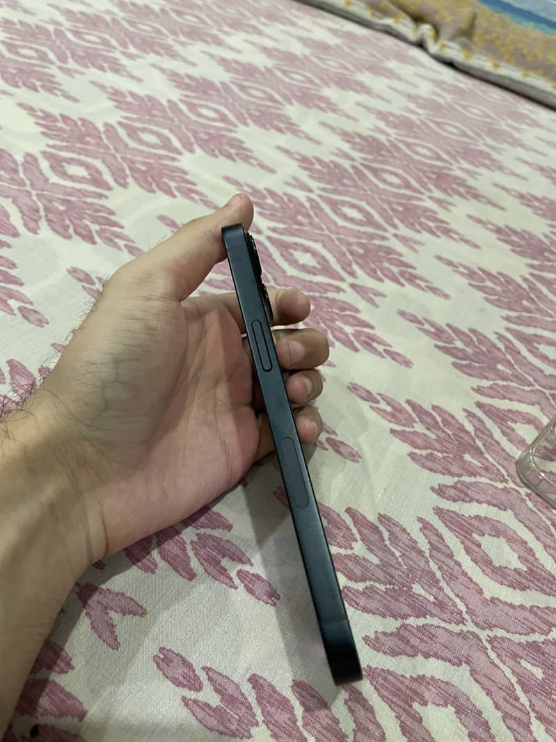 Apple iPhone 13 2