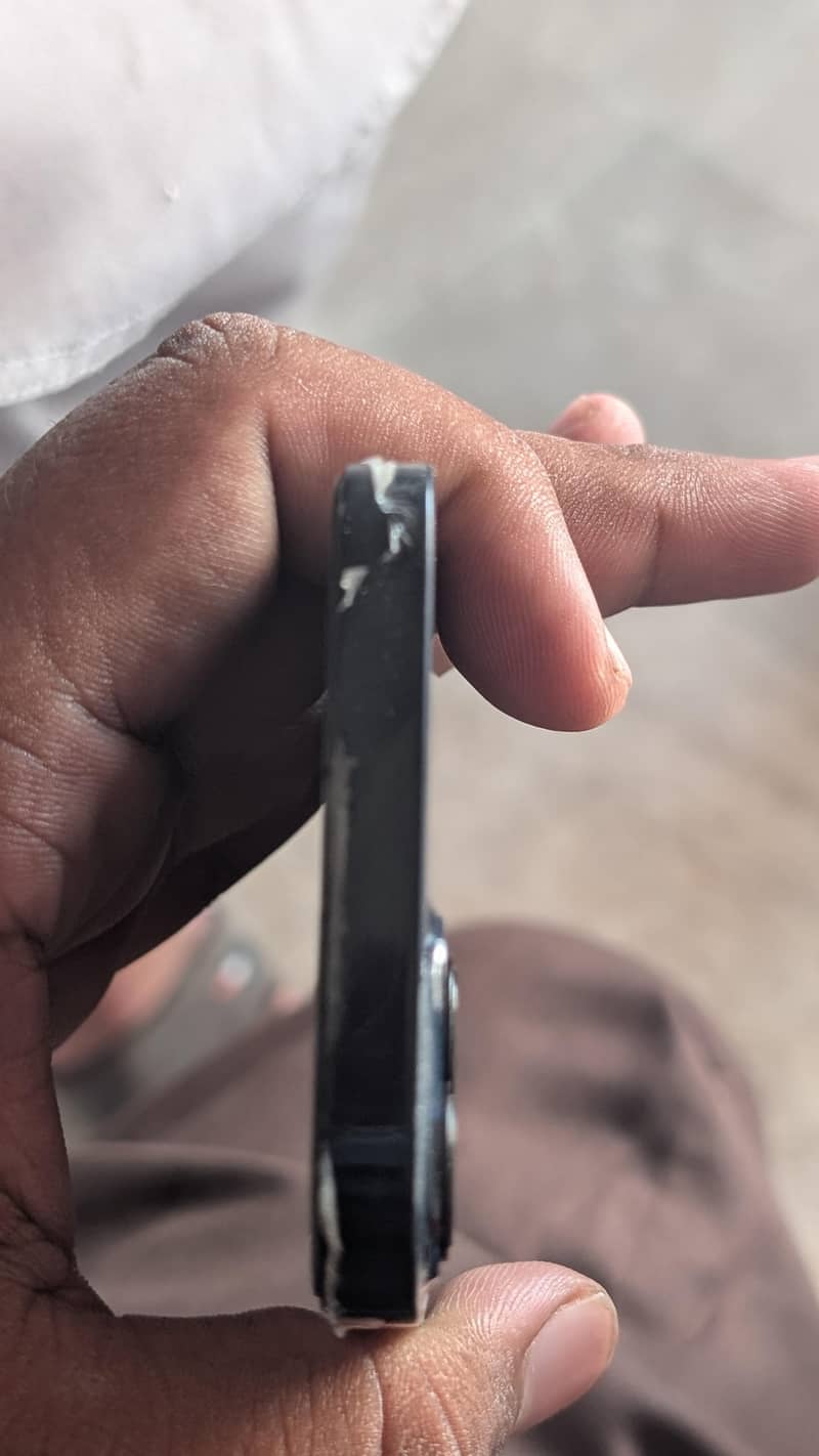 Apple iPhone 13 0