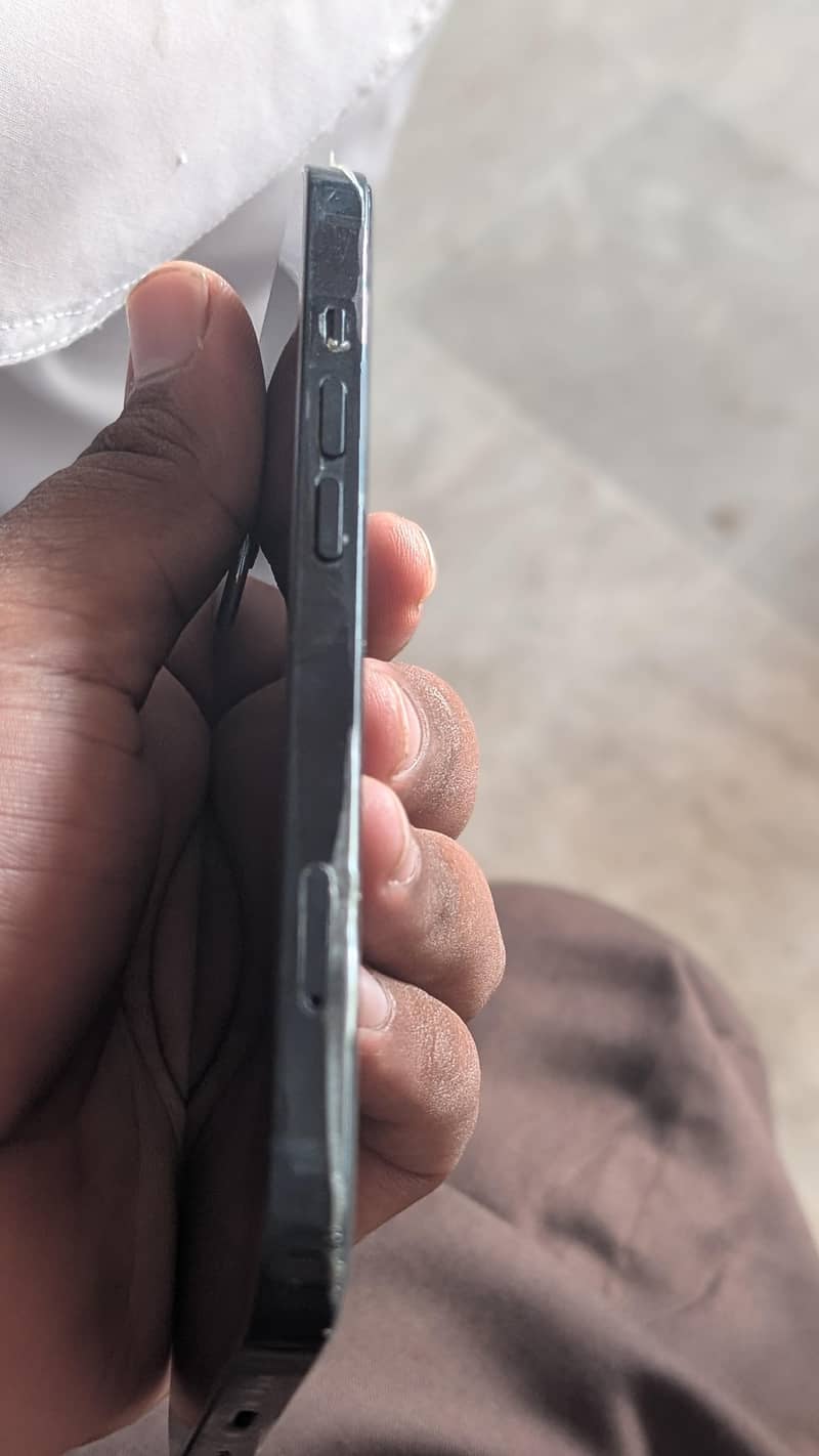 Apple iPhone 13 2