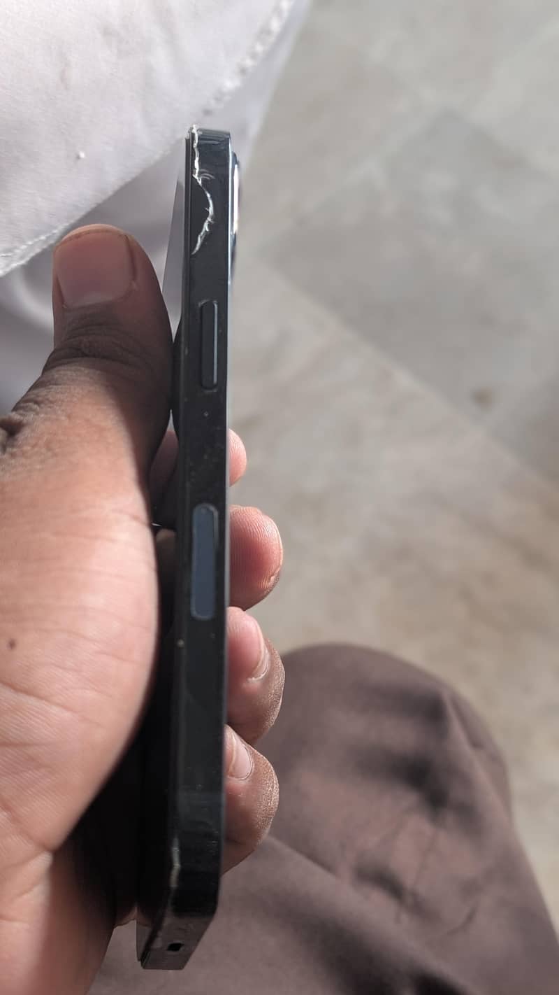 Apple iPhone 13 4
