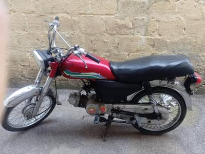 bike ka engine pa AK ropa ka b Kam nhi ha