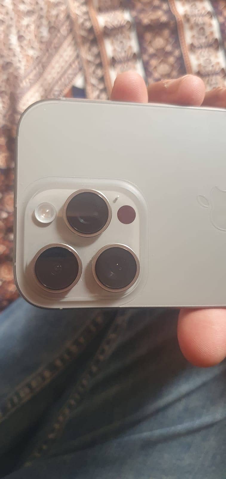 Apple iPhone 16 Pro 2