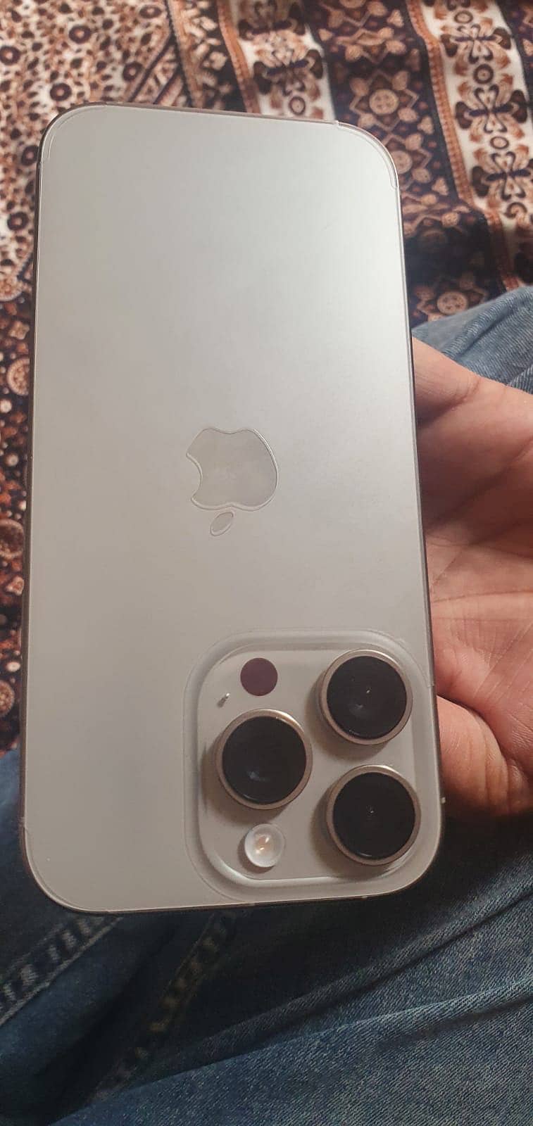 Apple iPhone 16 Pro 3