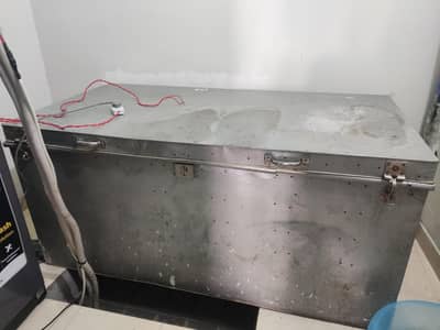 Sindhi peti Chadar is so heavy almost 22 years old (trunk)