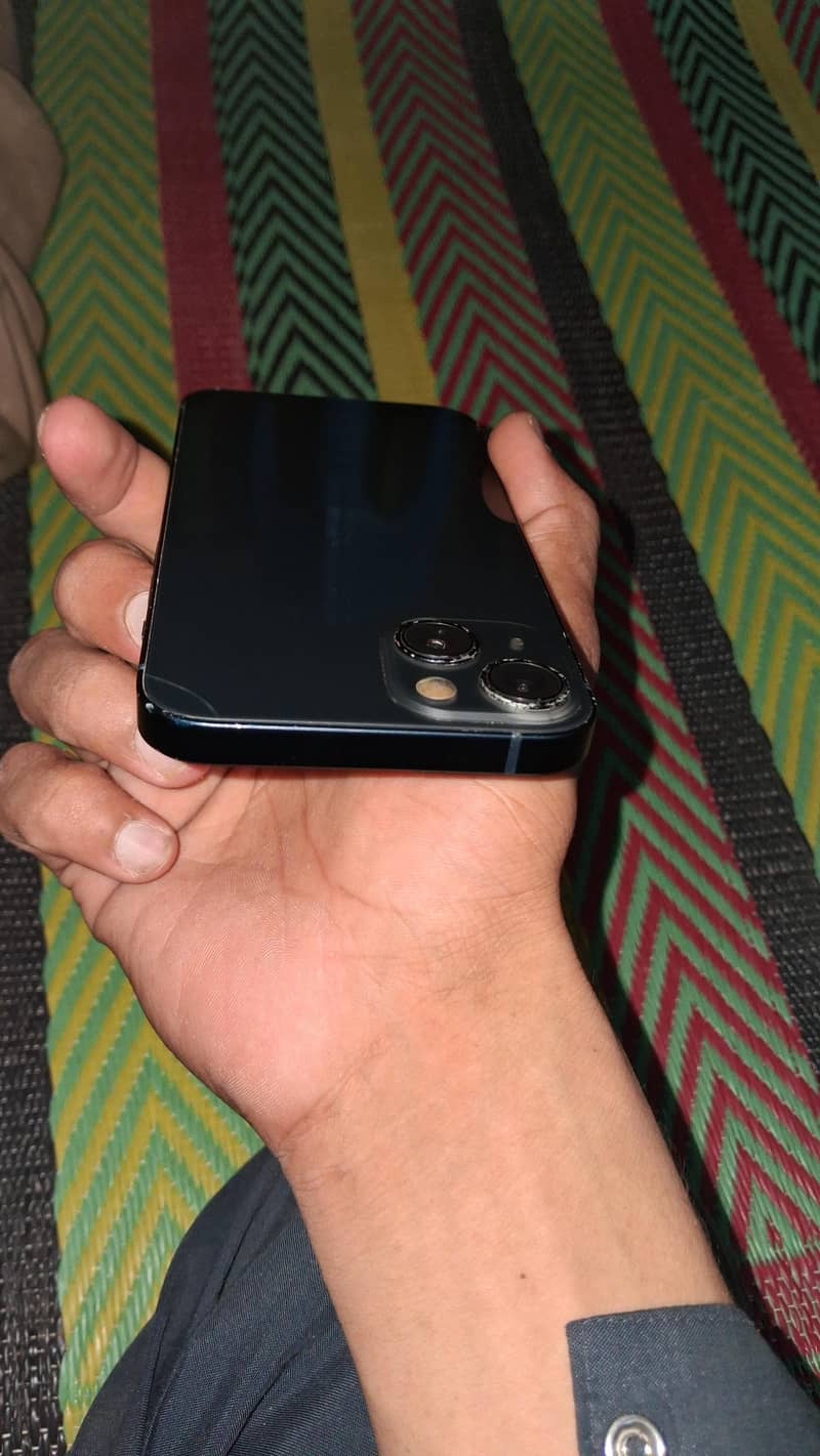 Apple iPhone 13 4