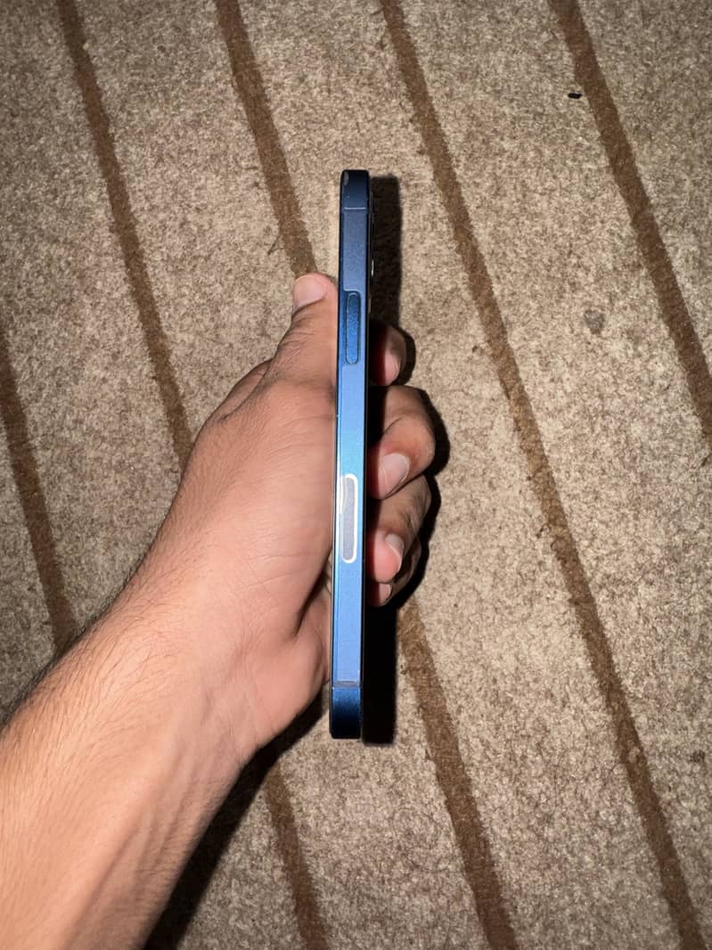 Apple iPhone 12 6