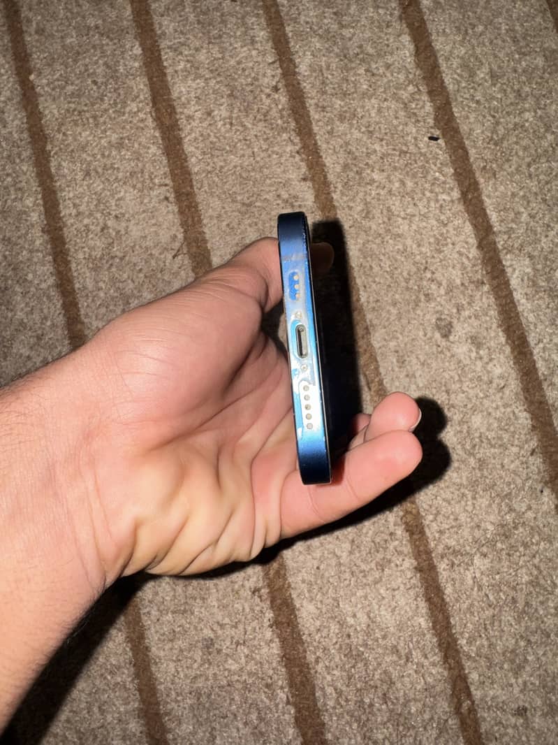 Apple iPhone 12 7