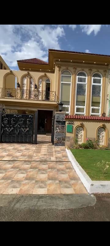 10 Marla Brand New House for Sale in Bahria Town Lahore CC Block