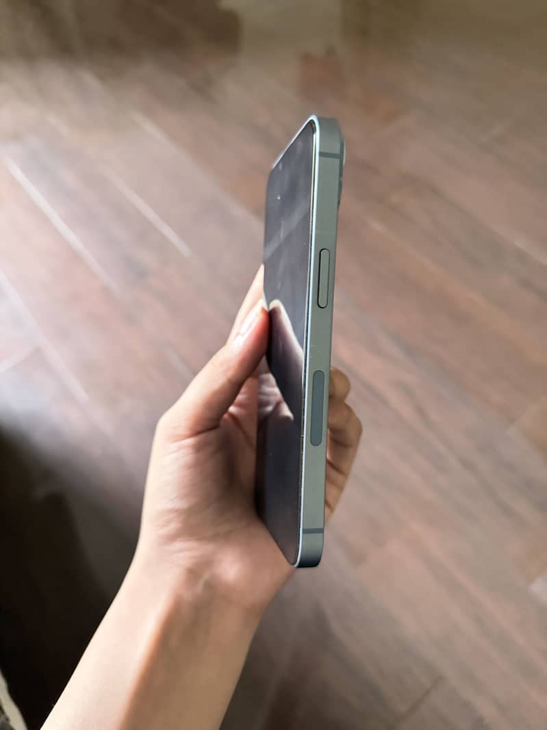 Apple iPhone 14 4