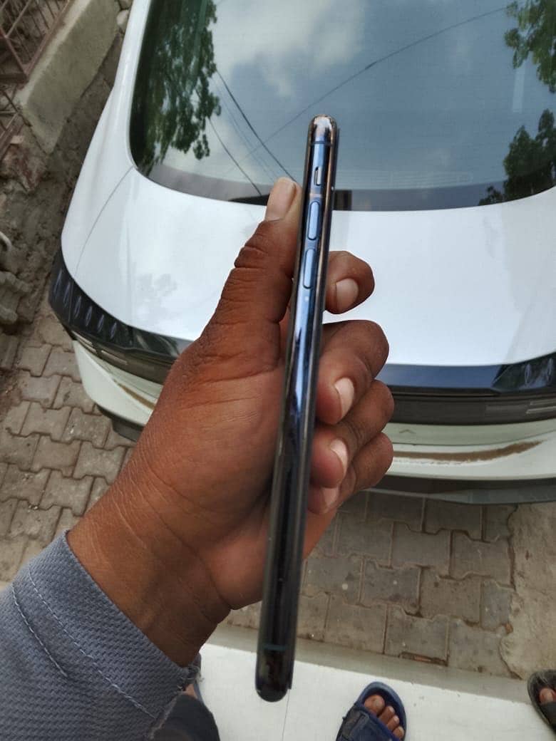 Apple iPhone 11 Pro Max 2