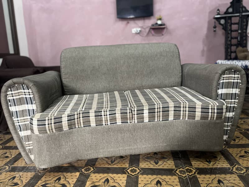 Secondhand sofas set With Covers 3