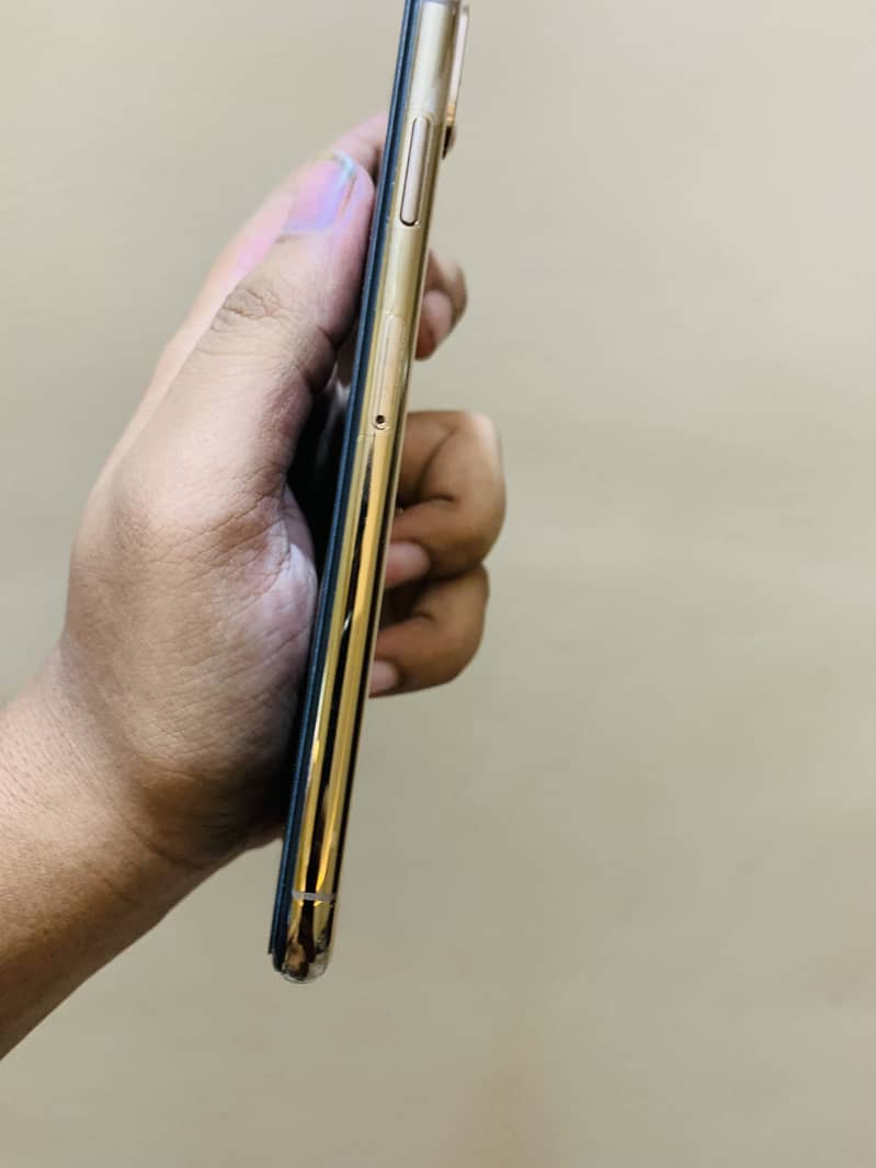 iPhone XS MAX 4