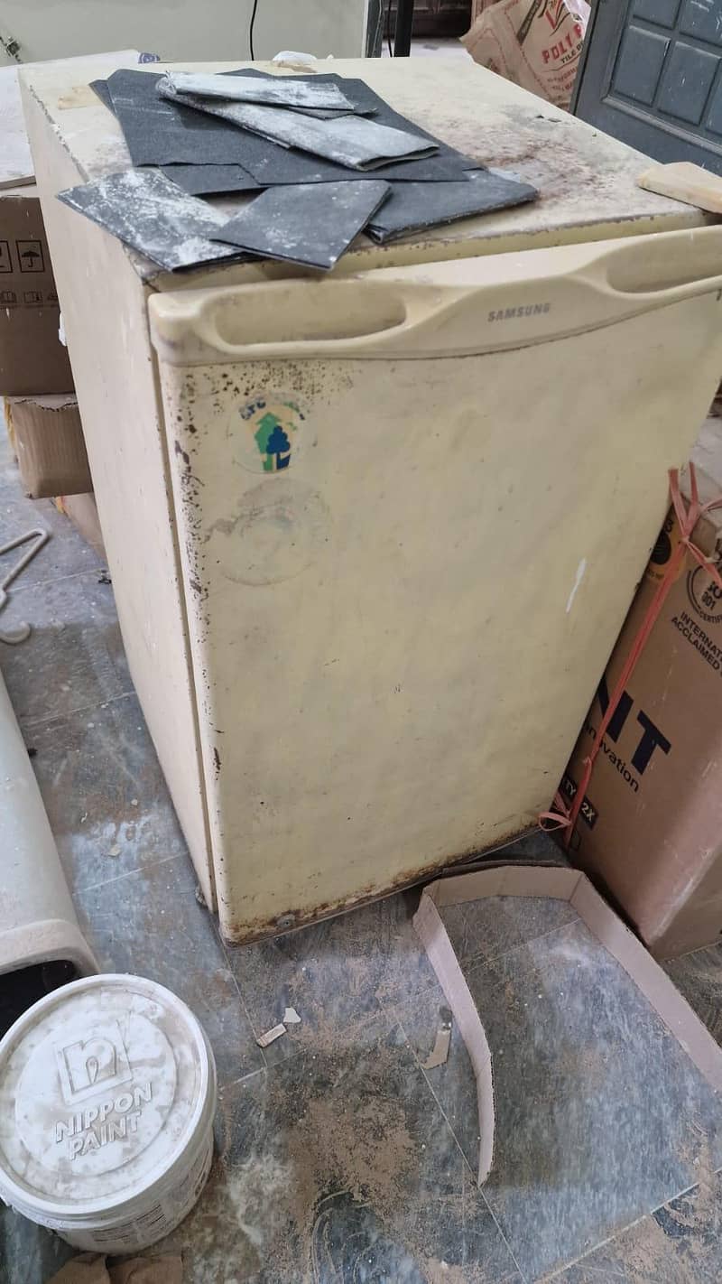 mini fridge 1
