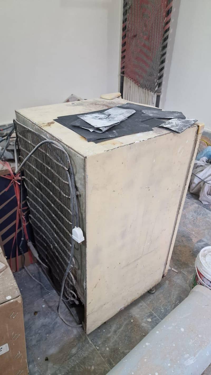 mini fridge 2