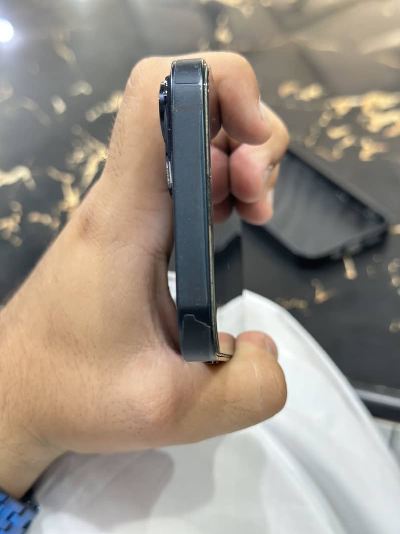 Apple iPhone 14 3