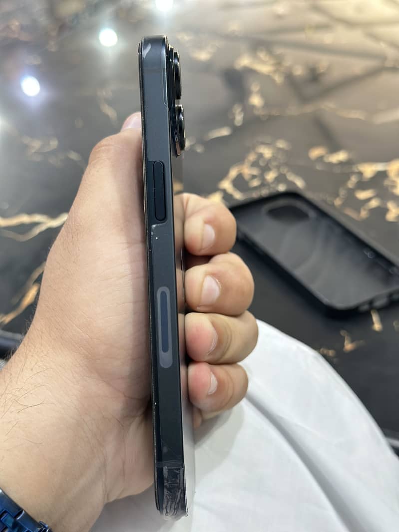 Apple iPhone 14 4