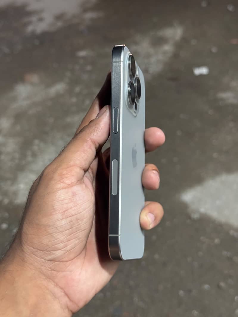 Apple iPhone 15 Pro 1