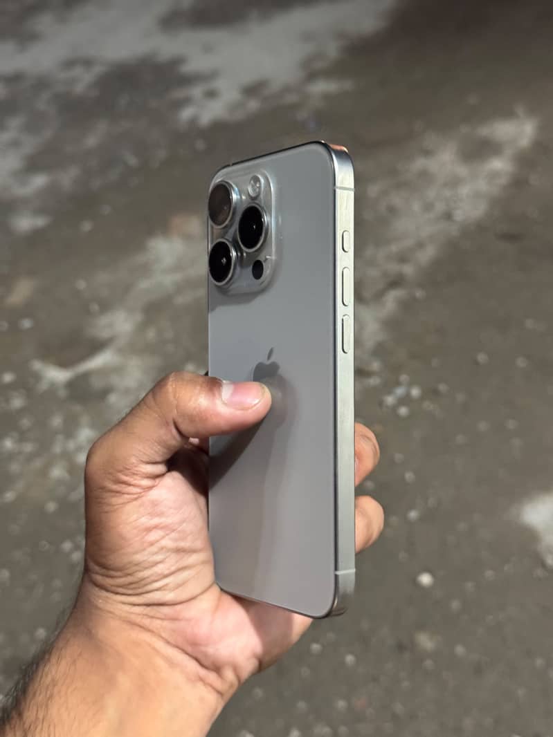 Apple iPhone 15 Pro 2