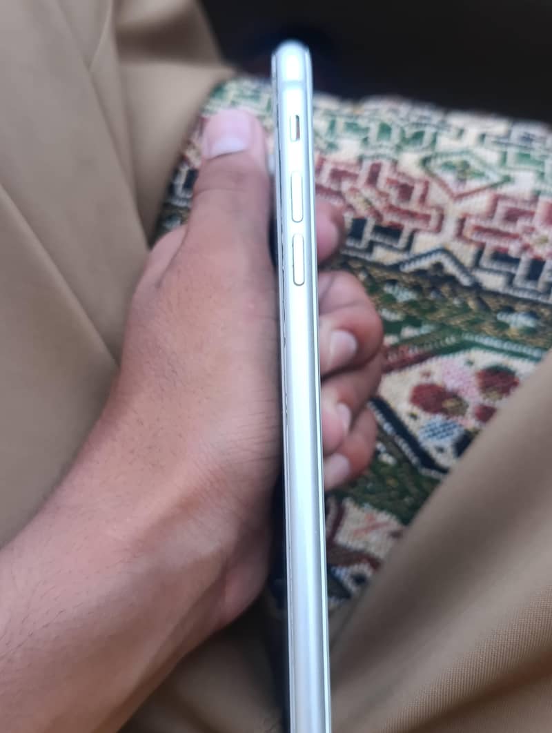 Apple iPhone 8 Plus 2