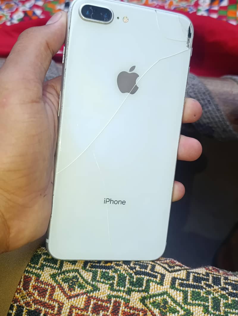 Apple iPhone 8 Plus 3