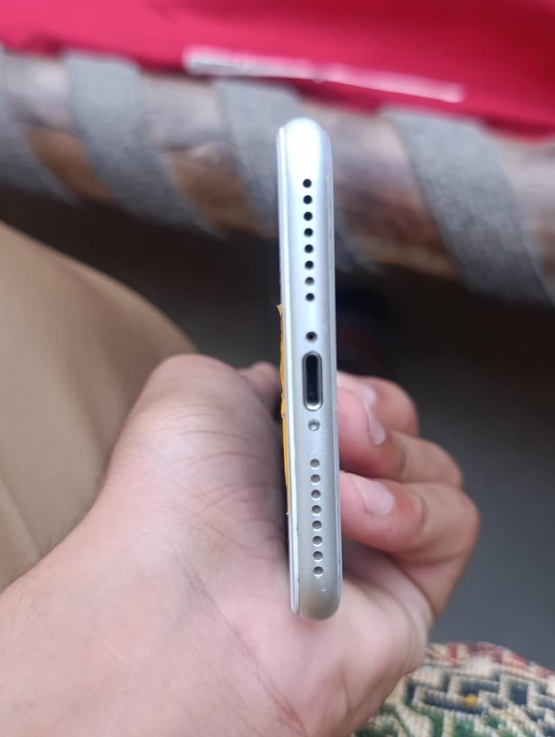 Apple iPhone 8 Plus 5