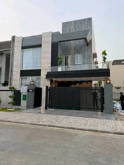 10 Marla Luxury House is Available for Rent in Bahria Town Lahore