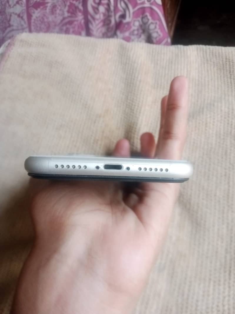iPhone 11 6