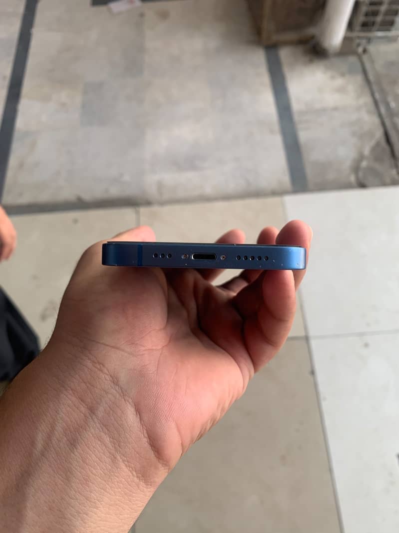 iPhone 13 4