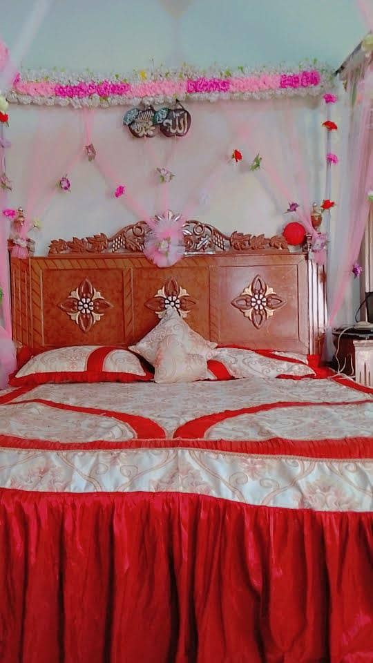 bed & one  set table 0