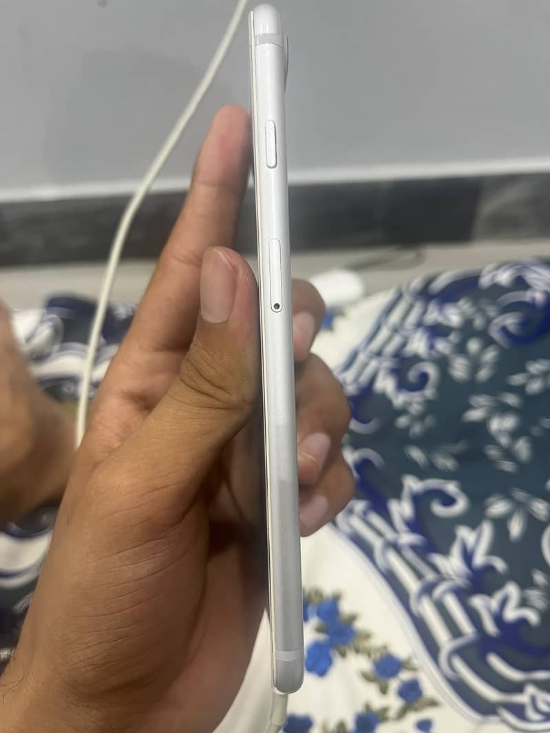 Apple iPhone 7 Plus 1
