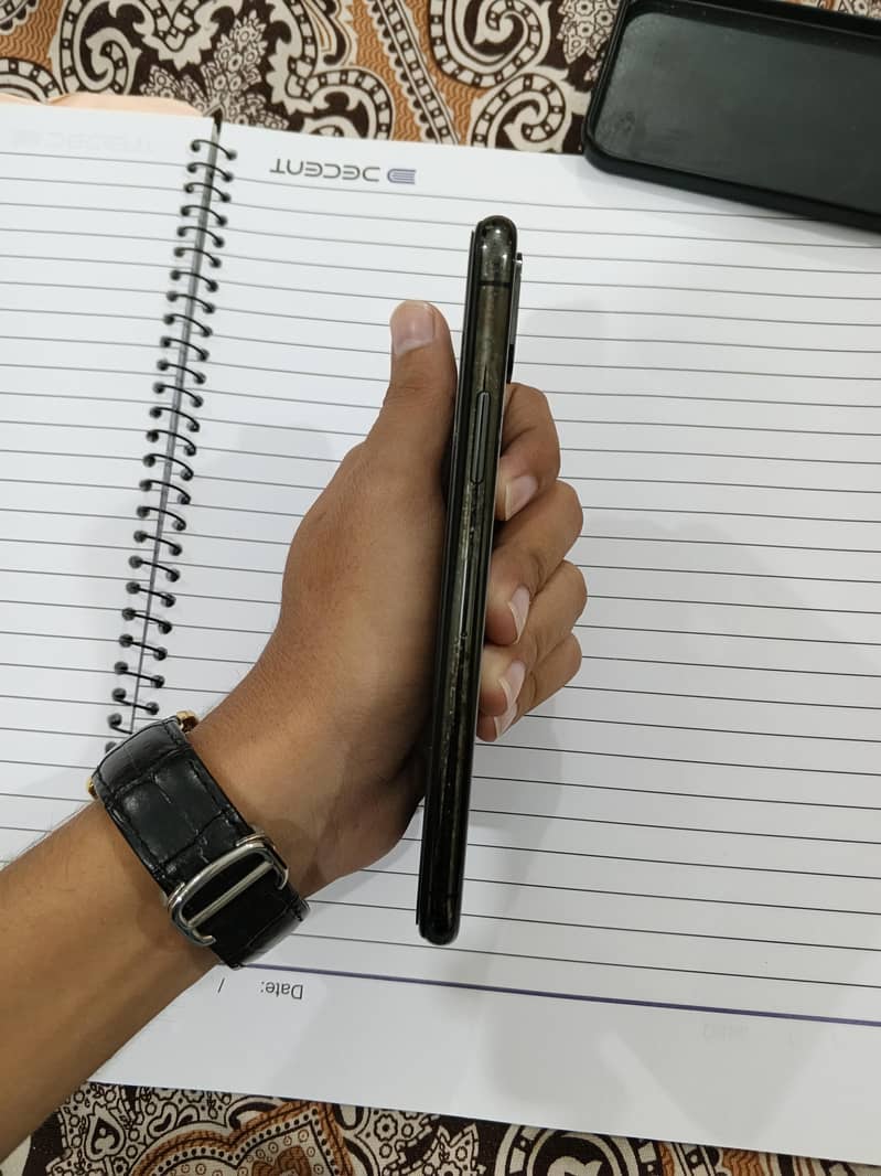 Apple iPhone X 4