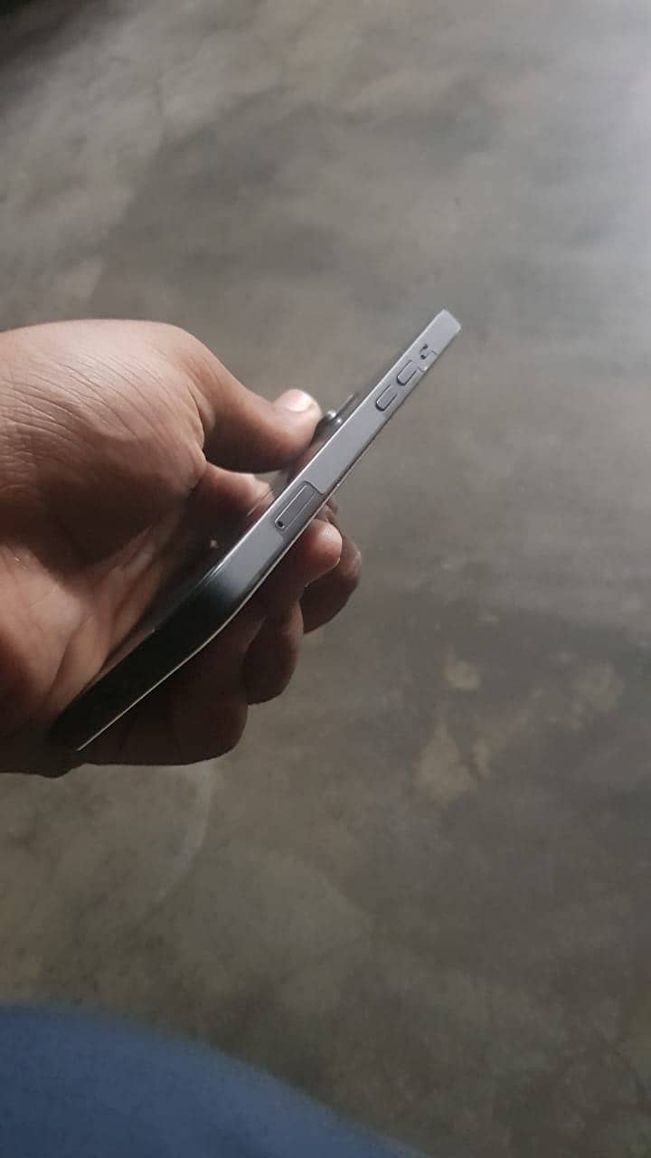 iPhone 13 1