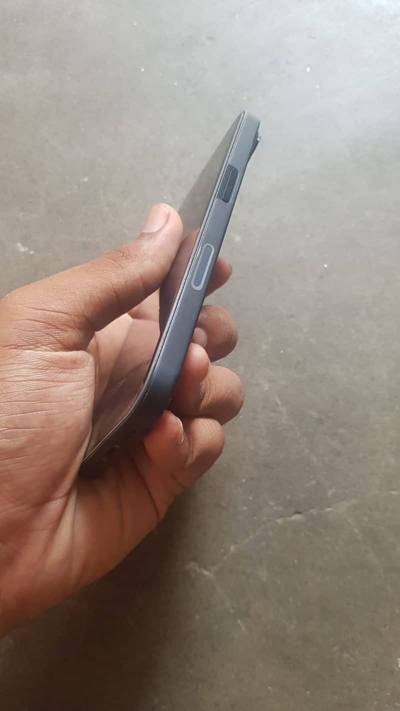 iPhone 13 8