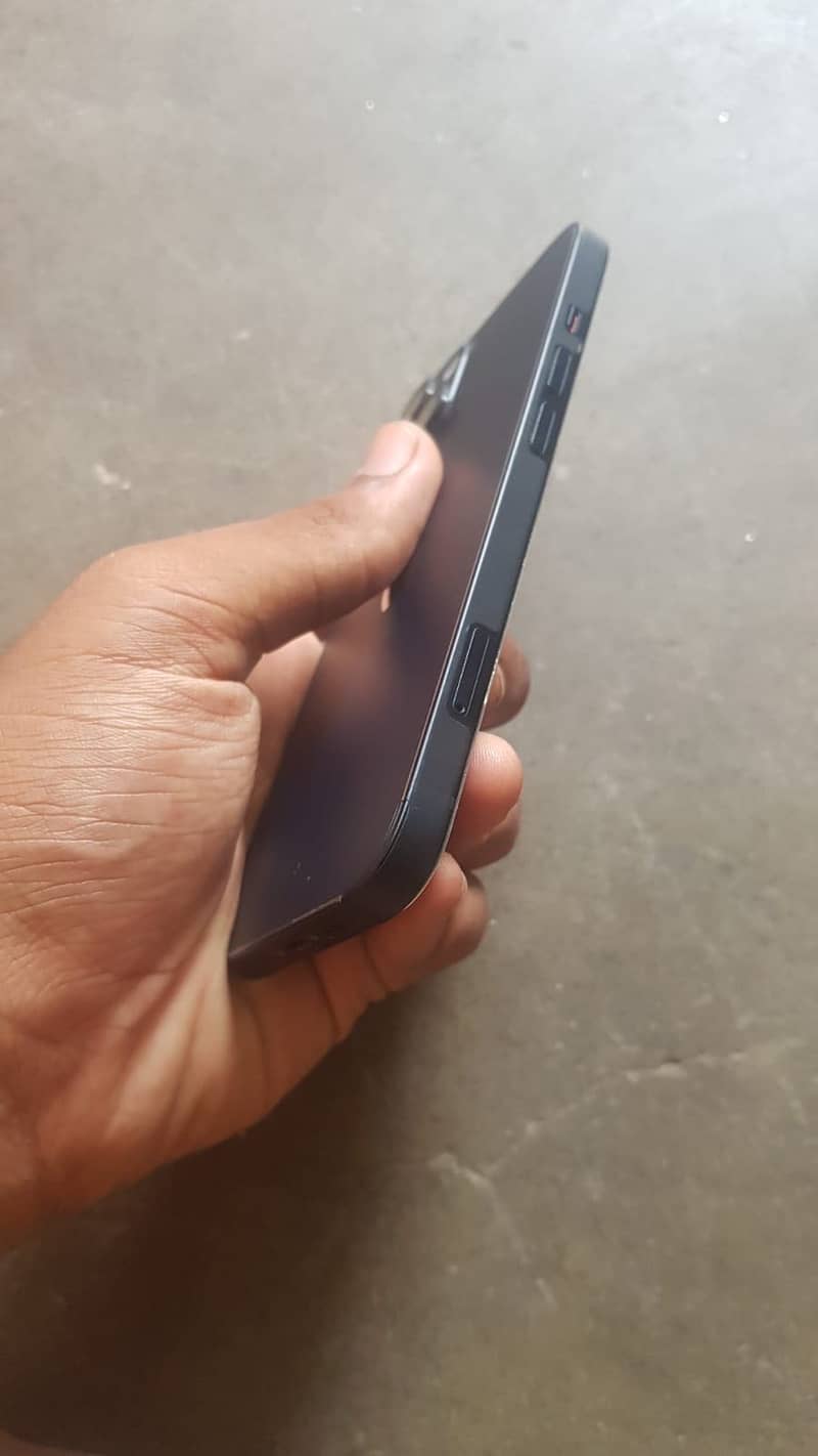 iPhone 13 9