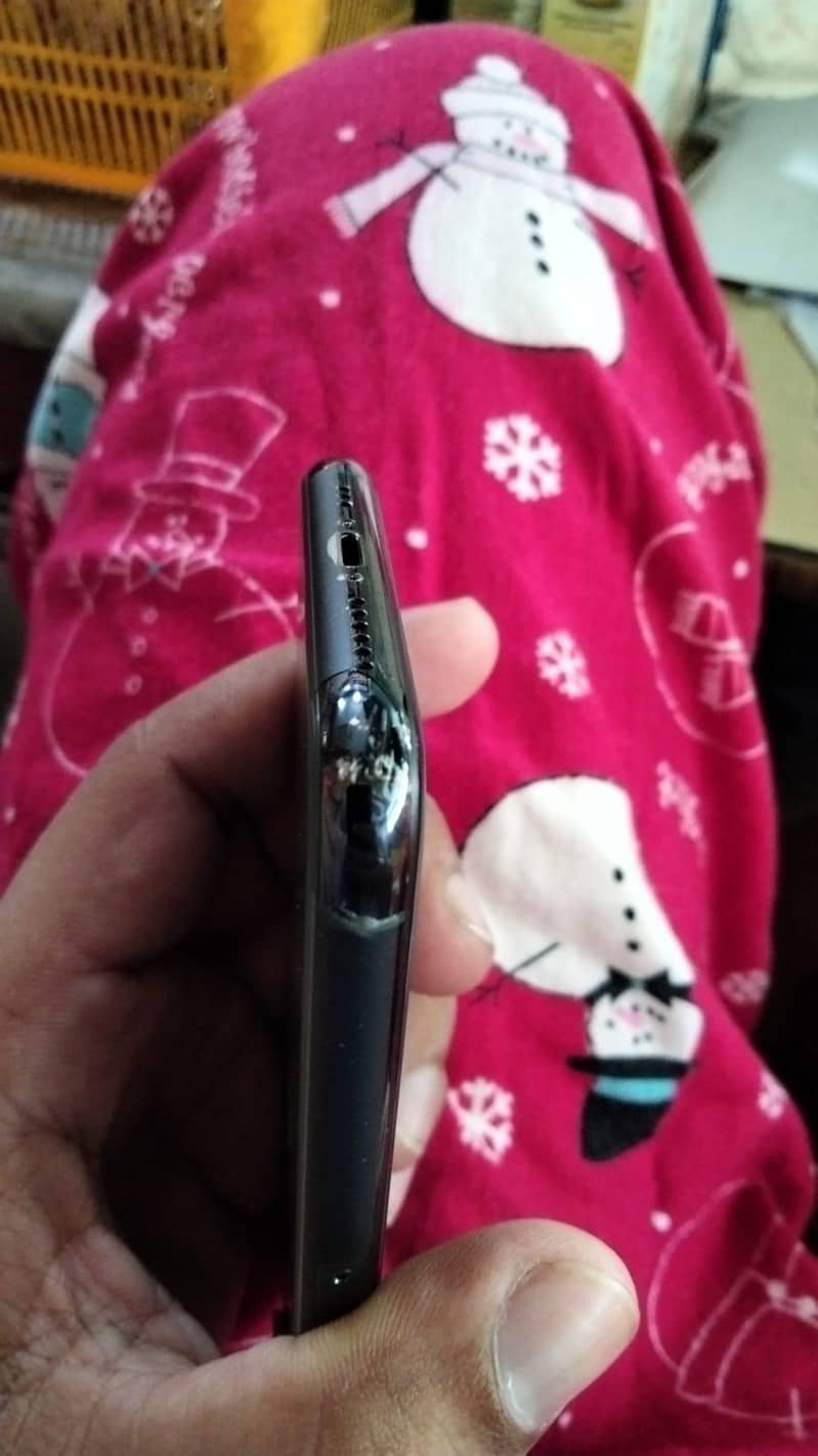 Apple iPhone 11 Pro 2