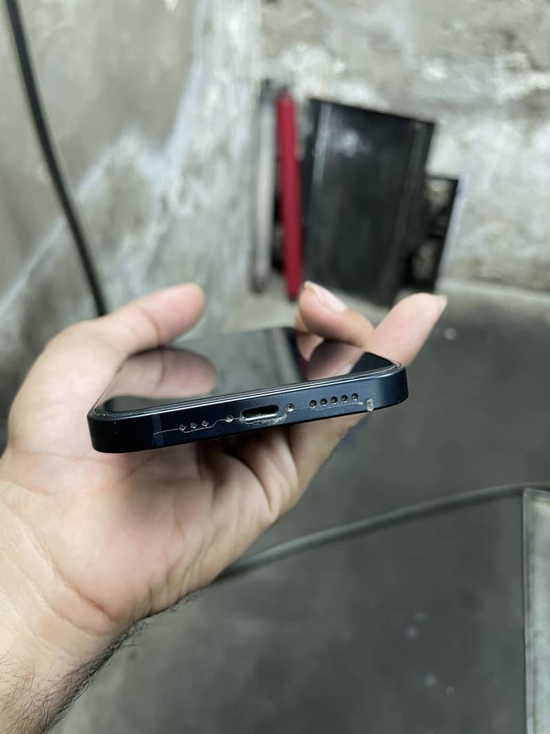 Apple iPhone 13 4