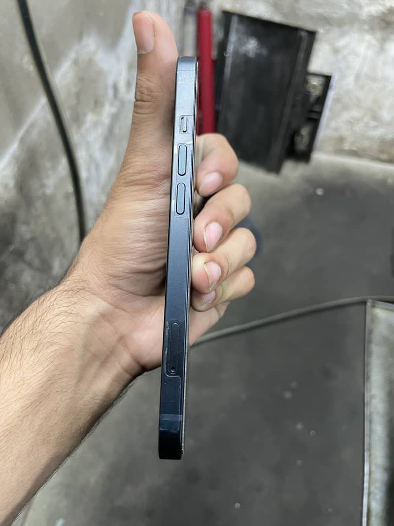 Apple iPhone 13 6