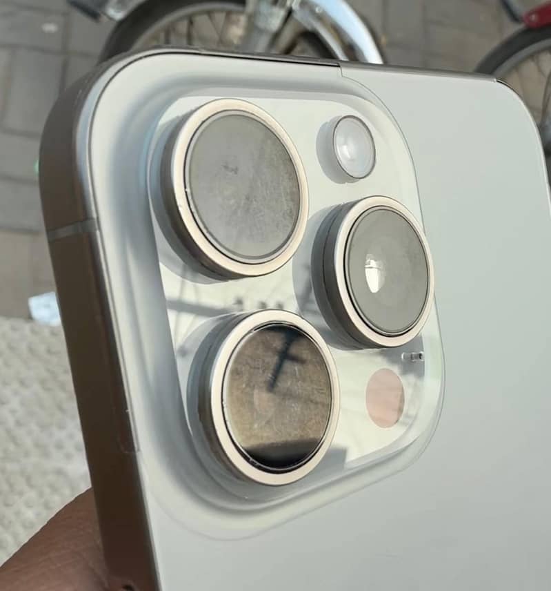 iPhone 15 Pro Max 1