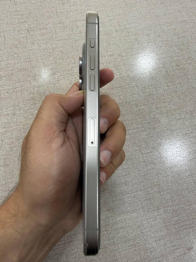 iPhone 15 Pro Max 5