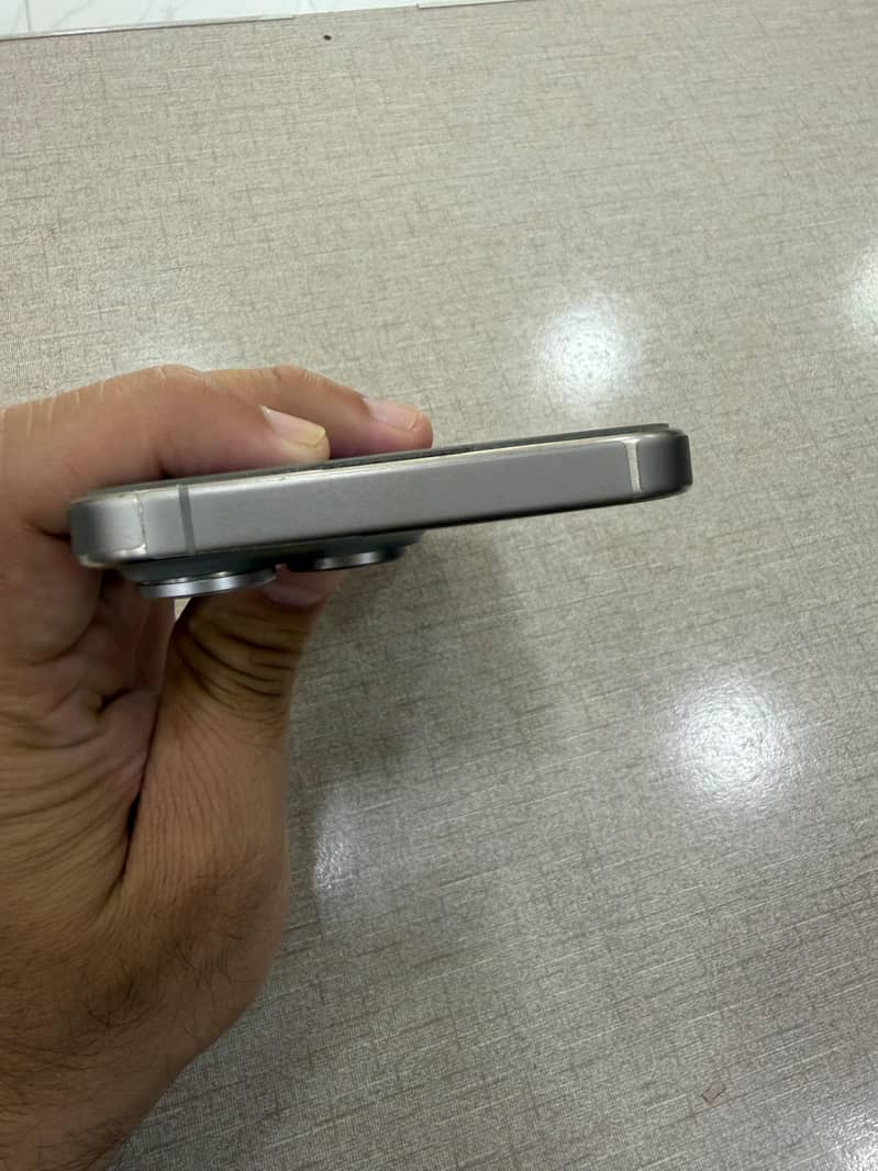 iPhone 15 Pro Max 6