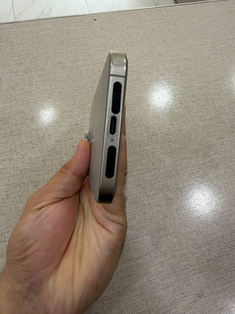 iPhone 15 Pro Max 7