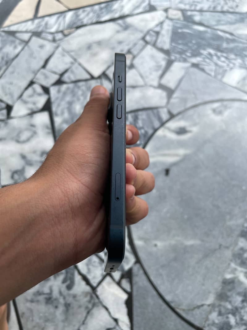 Apple iPhone 13 2
