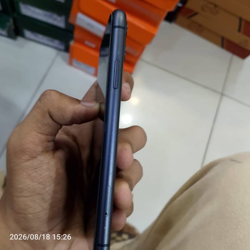 Apple iPhone 11 3
