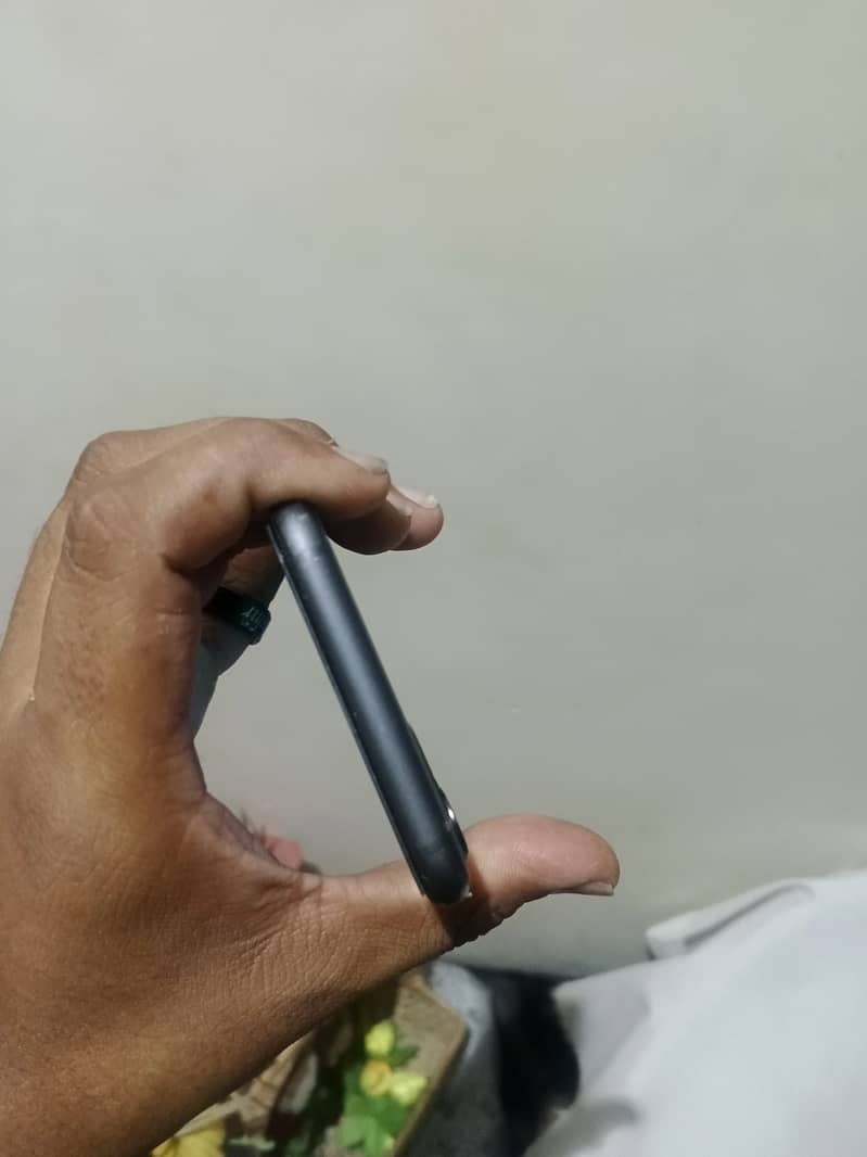 Apple iPhone 11 7