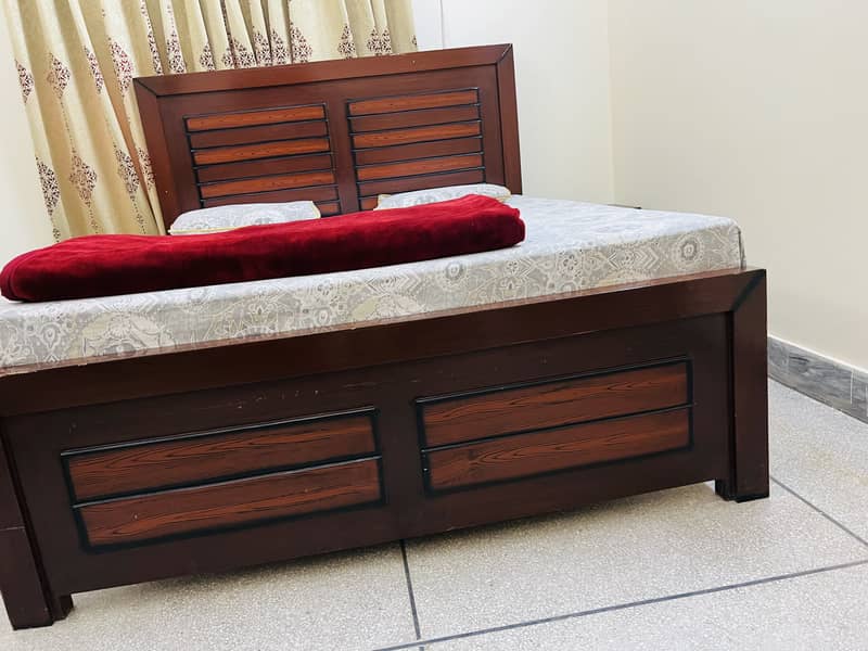 Bed set with side table and dressing table 0