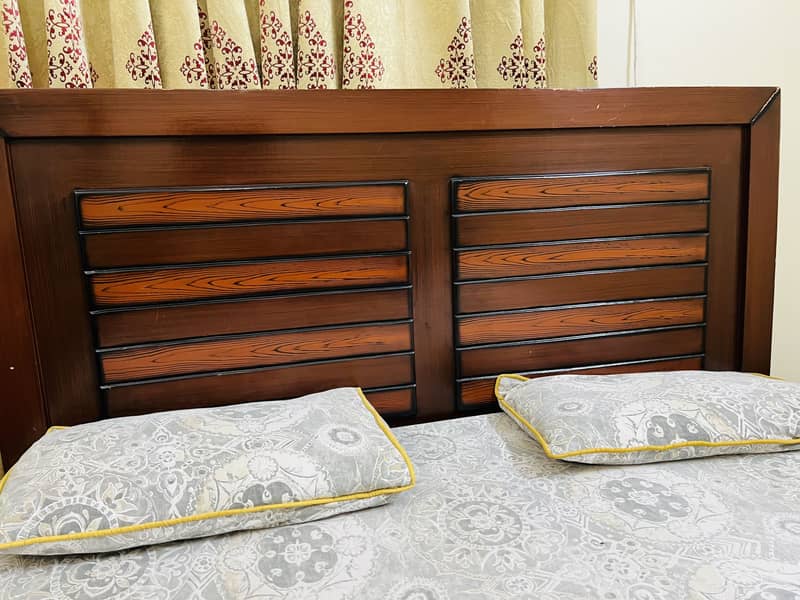 Bed set with side table and dressing table 4