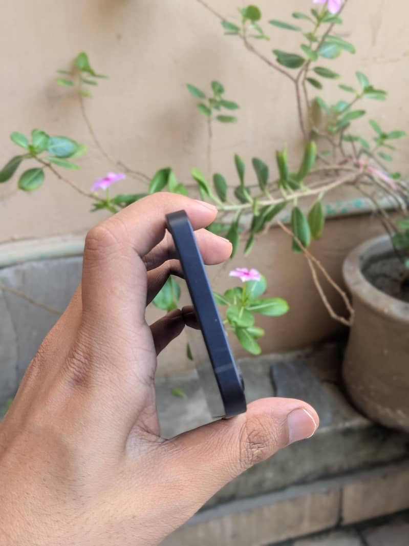 Apple iPhone 12 4