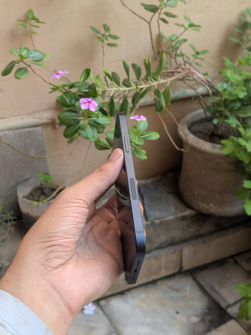 Apple iPhone 12 7